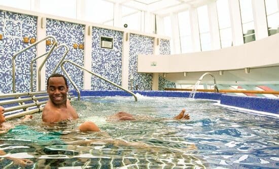 Cloud 9 Spa: Hydrotherapy Pool